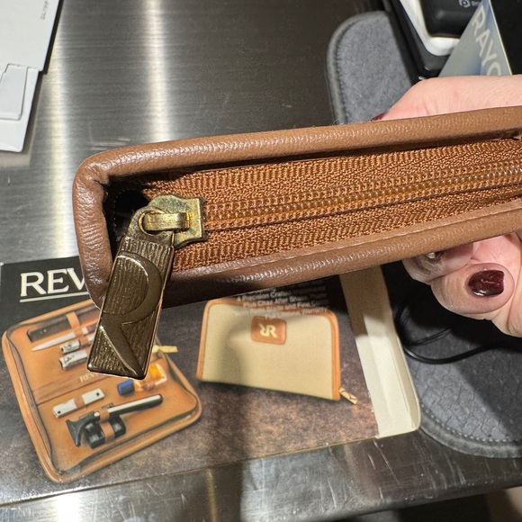 Vintage new Revlon Grooming Kit - Picture 9 of 11